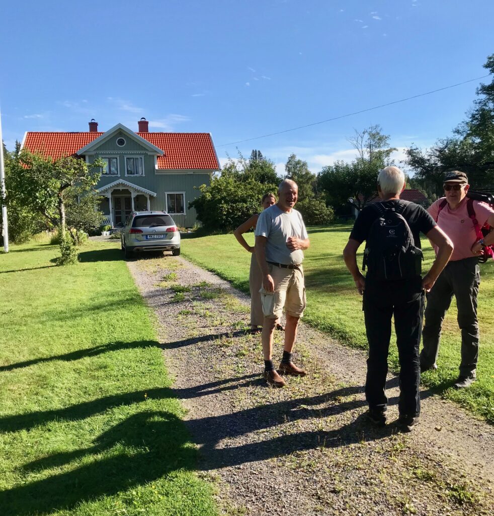 Framme vid Högahyltan träffade vi på en av de 2 gårdarnas ägare, Kjell Hansson, och hans hyresgäst.